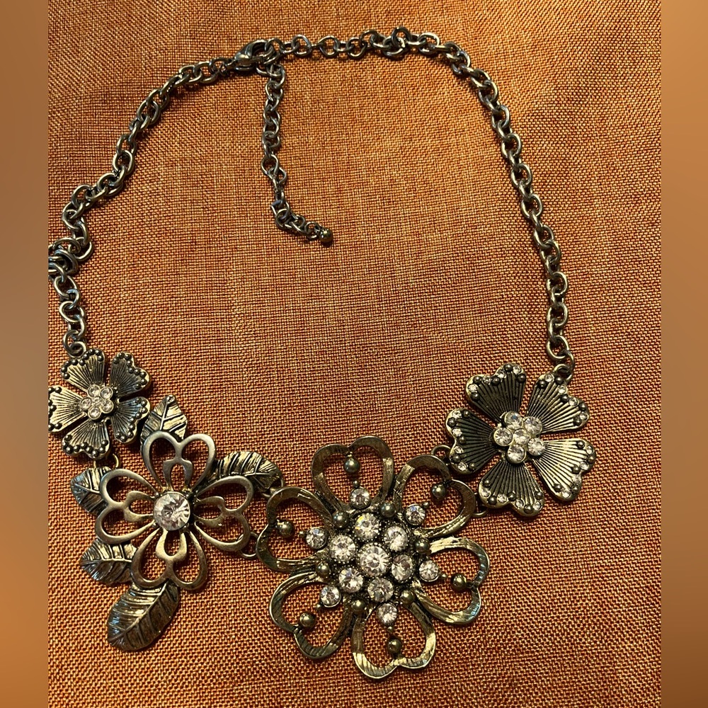 Beautiful Premier jewelry necklace!